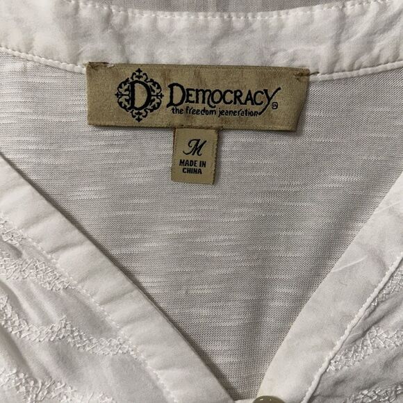 Democracy M Ivory Embroidered Crochet Lace Button Front Tab Sleeve High Low Top - Picture 9 of 10